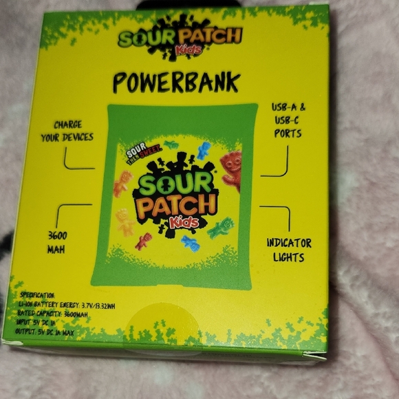 CHARGER GREEN POWERBANK NIB - Picture 3 of 4